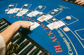 Animasi putaran Jewels of Prosperity menunjukkan cascade wins dengan simbol jatuh dan kombinasi pemenang beruntun