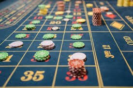 Meja Teen Patti aktif dengan beberapa pemain dan sistem taruhan yang transparan di detik slot
